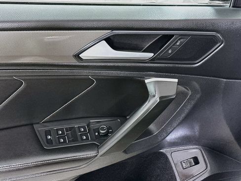 Used 2024 Volkswagen Tiguan SE w/ Panoramic Sunroof Package FWD image 21