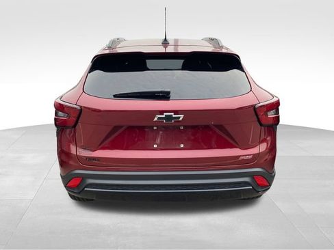 Certified 2024 Chevrolet Trax RS w/ Sunroof Package FWD image 2