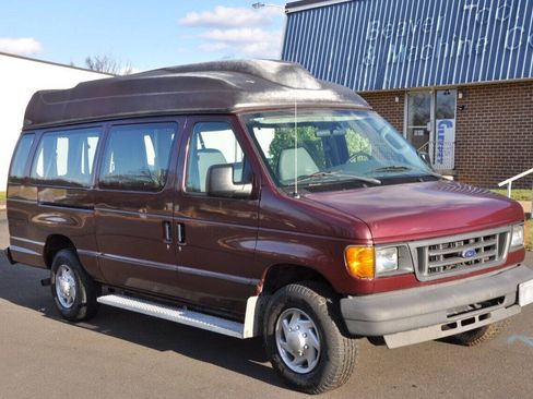 Used 2005 Ford E-350 and Econoline 350 XL RWD image 7
