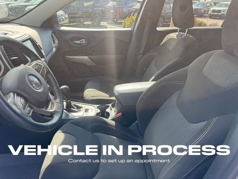 Used 2017 Jeep Cherokee Latitude w/ Safety/Convenience Group image 11