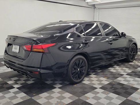 Certified 2022 Nissan Altima 2.5 SV w/ SV Premium Package image 6