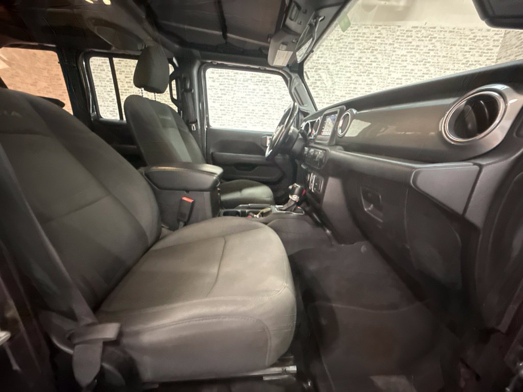 Used 2020 Jeep Wrangler Unlimited Sahara AWD/4WD image 11