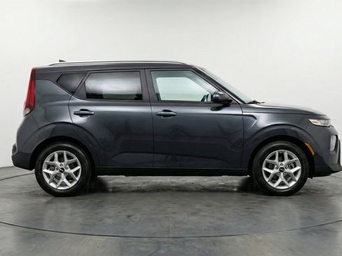 Used 2025 Kia Soul LX w/ LX Technology Package image 11