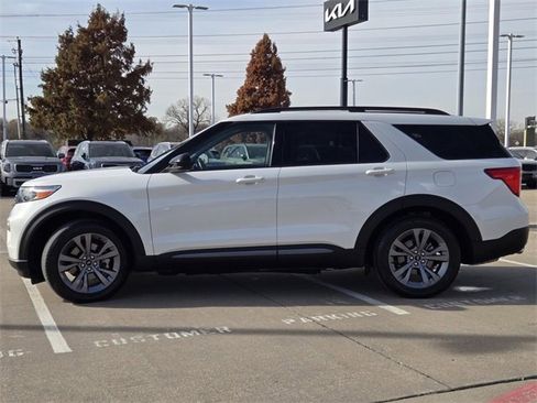 Used 2022 Ford Explorer XLT w/ Equipment Group 202A image 3