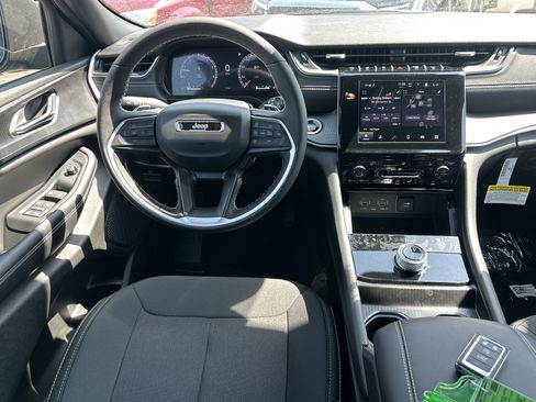New 2026 Jeep Grand Cherokee Laredo AWD/4WD image 31