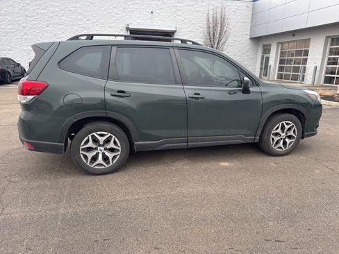 Used 2023 Subaru Forester Premium image 6