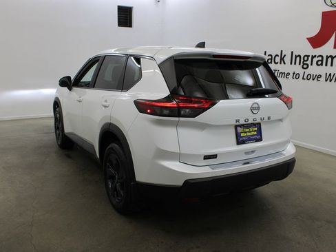 New 2026 Nissan Rogue SV FWD image 3