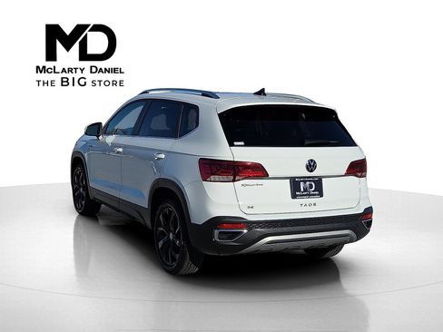 Used 2024 Volkswagen Taos SE image 4