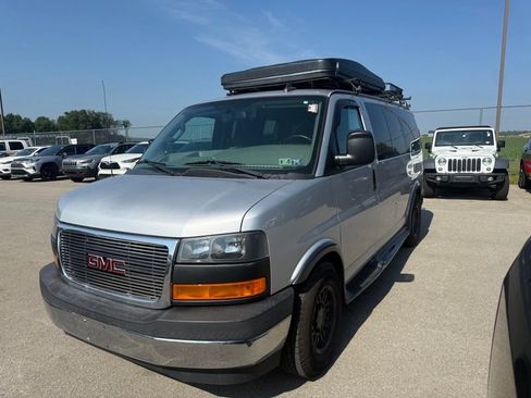 Used 2017 GMC Savana 2500 RWD image 3