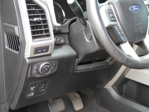 Used 2019 Ford F150 Lariat w/ Equipment Group 502A Luxury AWD/4WD image 25