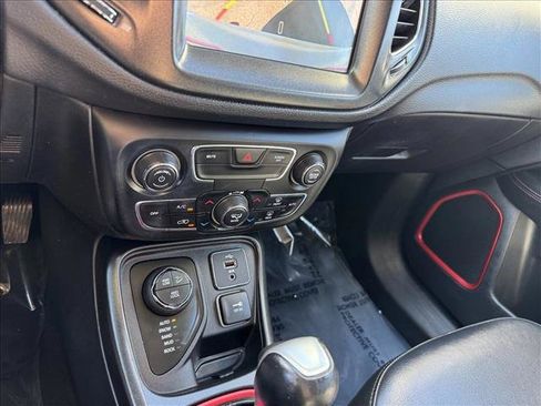 Used 2019 Jeep Compass Trailhawk w/ Leather Interior Group AWD/4WD image 15