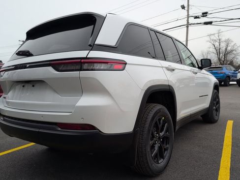 New 2026 Jeep Grand Cherokee Altitude AWD/4WD image 3