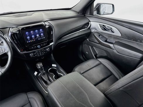 Used 2022 Chevrolet Traverse LT w/ LT Premium Package FWD image 26