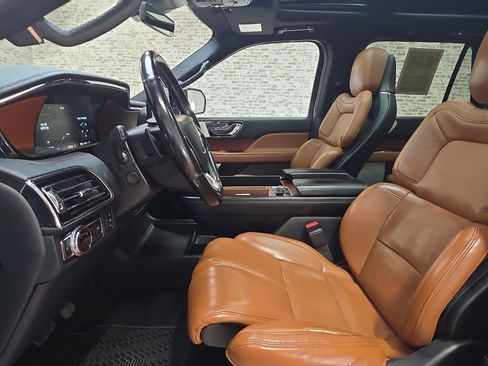 Used 2020 Lincoln Navigator Reserve w/ Luxury Package AWD/4WD image 31