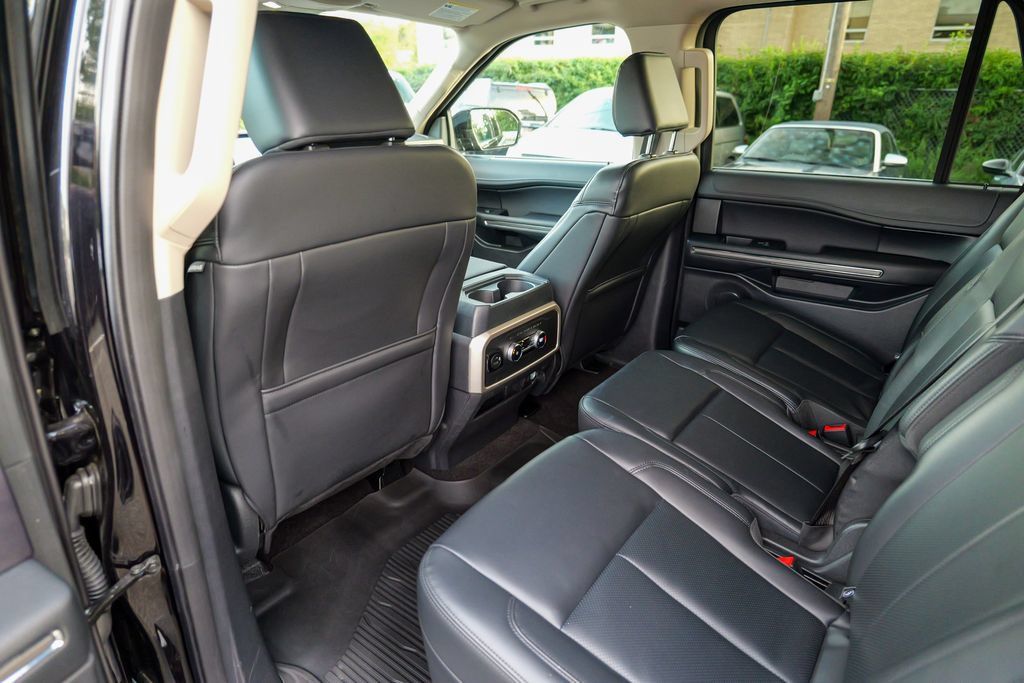 Used 2023 Ford Expedition XLT AWD/4WD image 24