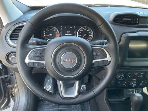 Used 2018 Jeep Renegade Latitude w/ Advanced Technology Group FWD image 18