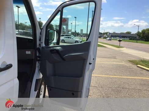 Used 2014 Freightliner Sprinter 2500 image 13