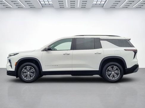 Used 2025 Chevrolet Traverse LT FWD image 7