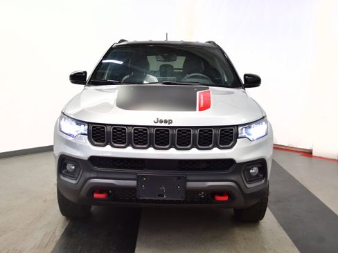 Used 2025 Jeep Compass Trailhawk AWD/4WD image 13