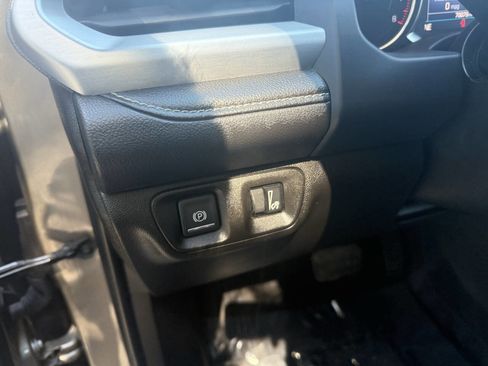Used 2022 GMC Acadia SLE w/ Driver Convenience Package FWD image 6