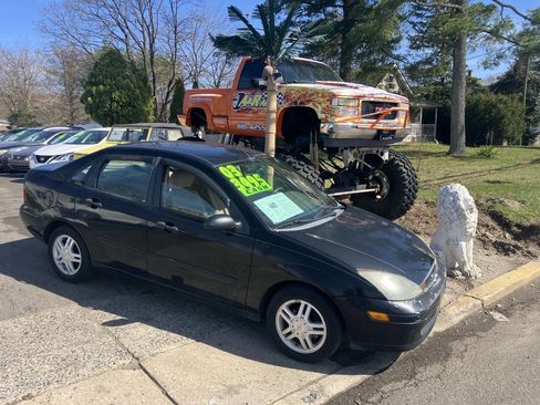 Used 2003 Ford Focus SE image 2