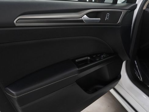 Used 2017 Ford Fusion SE w/ Equipment Group 201A image 21