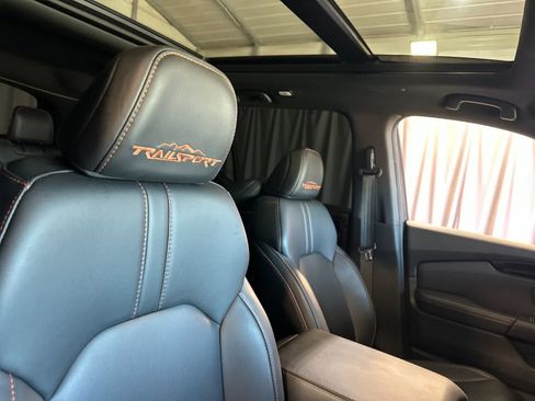 Used 2024 Honda Pilot TrailSport image 19