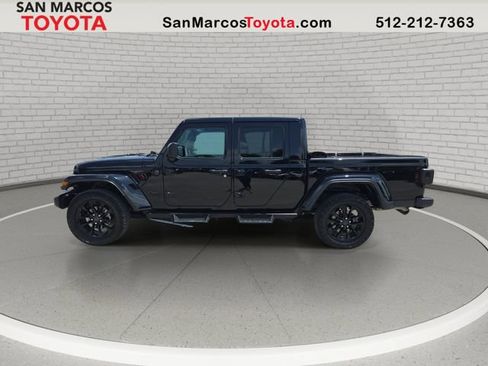 Used 2025 Jeep Gladiator Sport AWD/4WD image 9