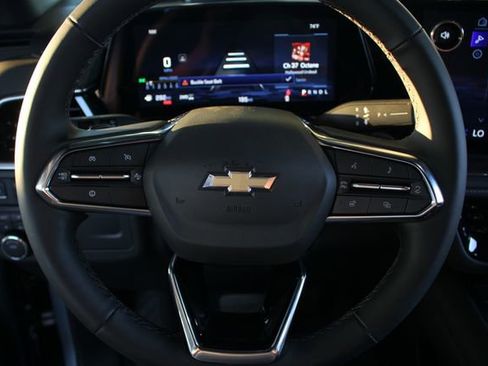 Used 2025 Chevrolet Suburban Premier image 12