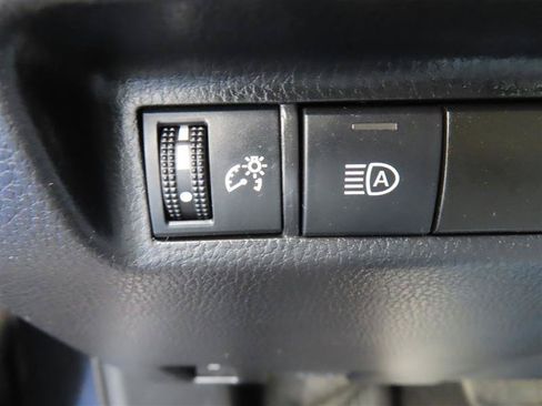 Used 2021 Toyota RAV4 LE AWD/4WD image 12