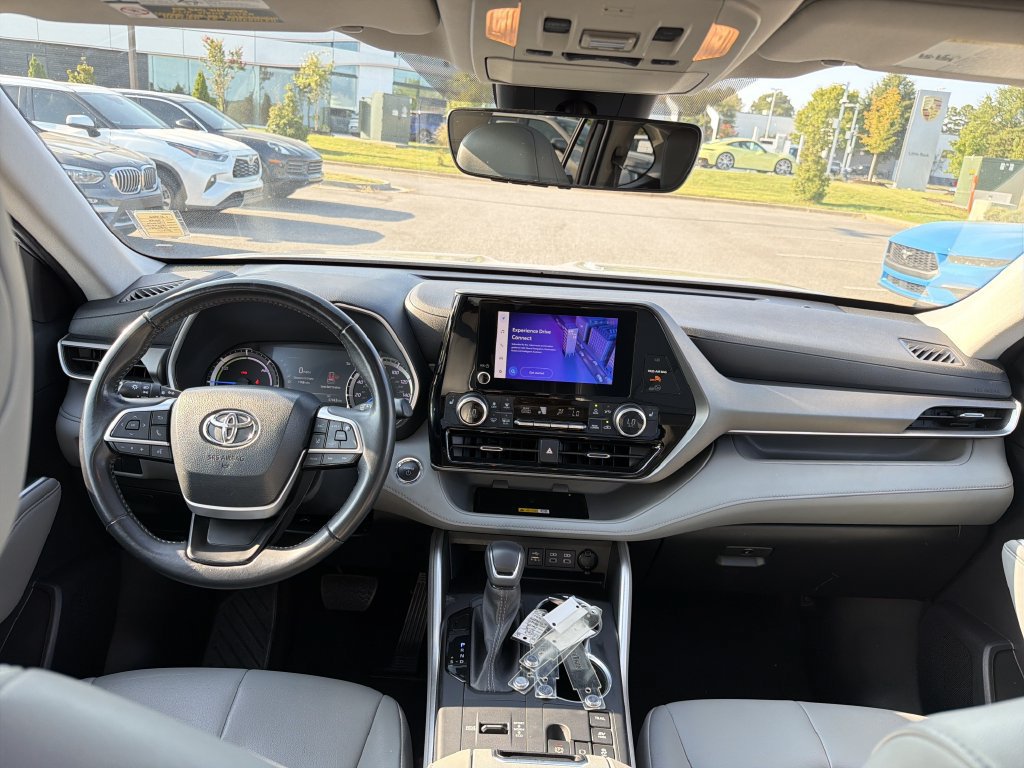 Used 2023 Toyota Highlander XLE AWD/4WD image 22