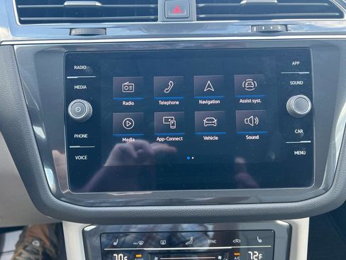 Used 2022 Volkswagen Tiguan SE w/ Panoramic Sunroof Package AWD/4WD image 23