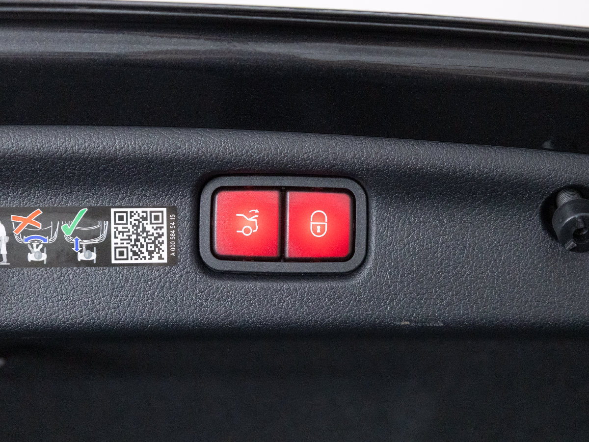 Used 2026 Mercedes-Benz C 300 4MATIC Sedan image 36