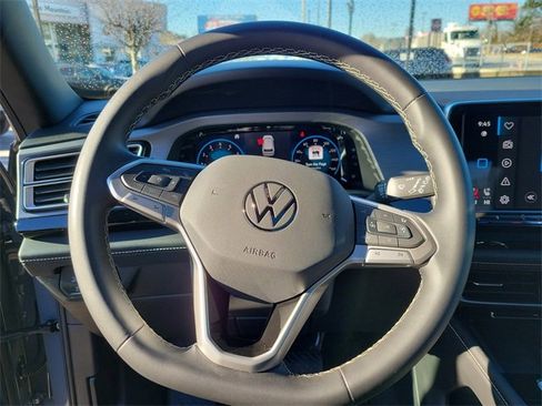 Certified 2024 Volkswagen Atlas Cross Sport SE w/ Panoramic Sunroof Package image 23