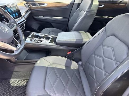 Certified 2024 Volkswagen Atlas SE w/ Panoramic Sunroof Package FWD image 23