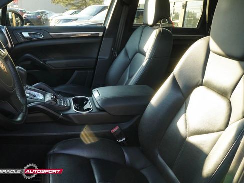 Used 2014 Porsche Cayenne Turbo image 19