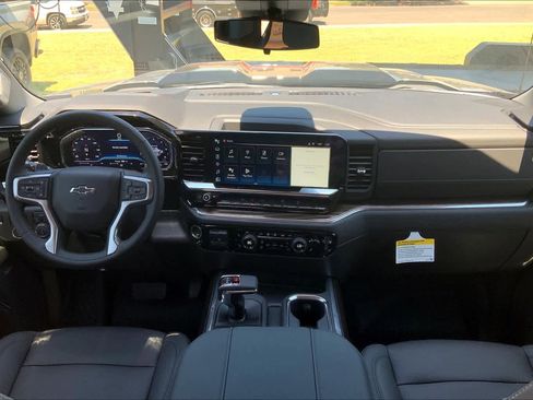 Used 2024 Chevrolet Silverado 1500 LT Trail Boss w/ Convenience Package II image 5