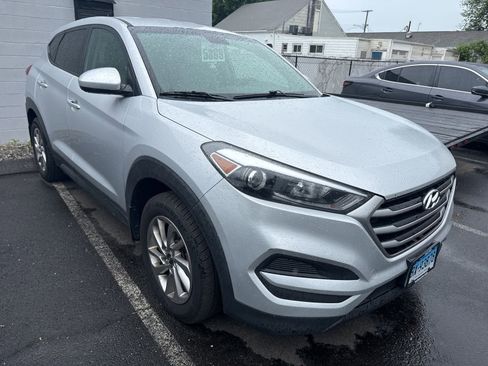 Used 2018 Hyundai Tucson SE w/ Cargo Package FWD image 2