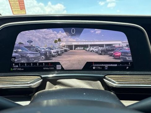 Used 2022 Cadillac Escalade ESV Premium Luxury AWD/4WD image 13