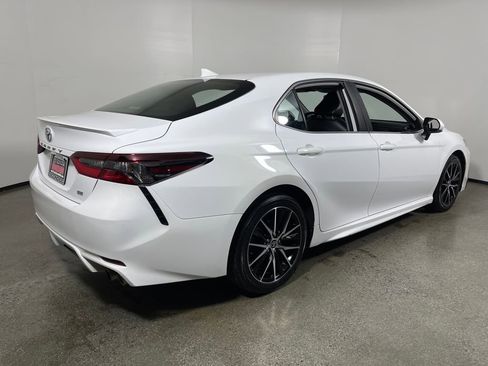 Certified 2023 Toyota Camry SE image 3