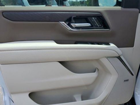 New 2026 GMC Yukon Denali w/ Denali Reserve Package AWD/4WD image 18