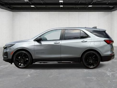Used 2023 Chevrolet Equinox LS w/ LS Convenience Package FWD image 2