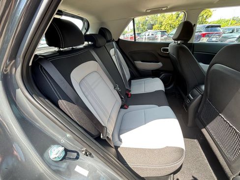 Used 2025 Hyundai Venue SEL FWD image 39