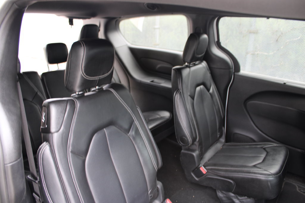 Used 2025 Chrysler Pacifica Select FWD image 23