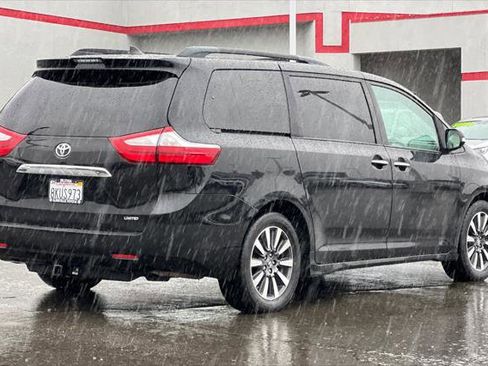 Certified 2019 Toyota Sienna Limited image 2
