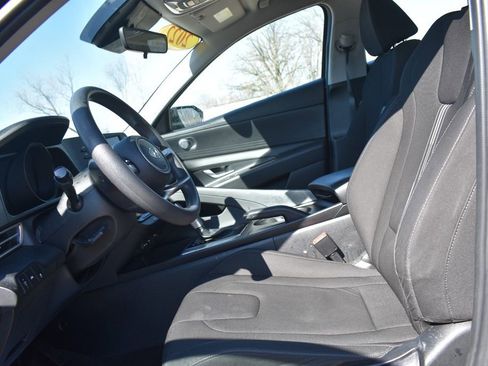 Used 2022 Hyundai Elantra SEL image 21