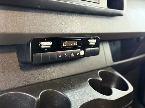 Used 2019 Mercedes-Benz Sprinter 144 image 38