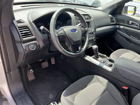 Used 2019 Ford Explorer XLT image 10