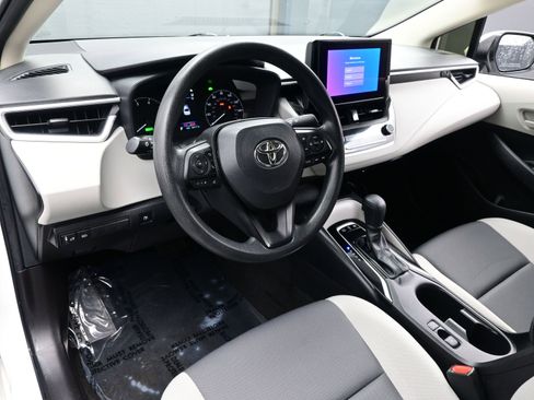 Used 2023 Toyota Corolla LE image 12