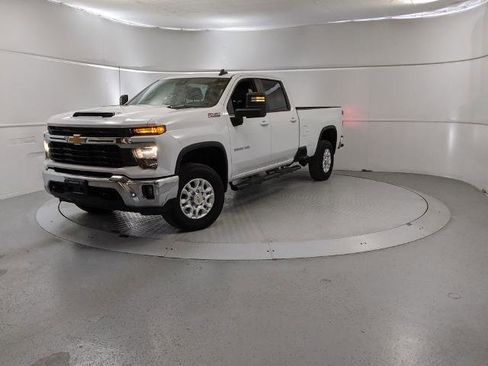 Used 2024 Chevrolet Silverado 3500 LT w/ Convenience Package image 6